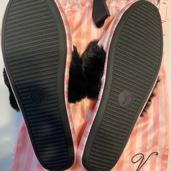 NWT VS.   slippers with matching carry bag - Picture 5 of 7